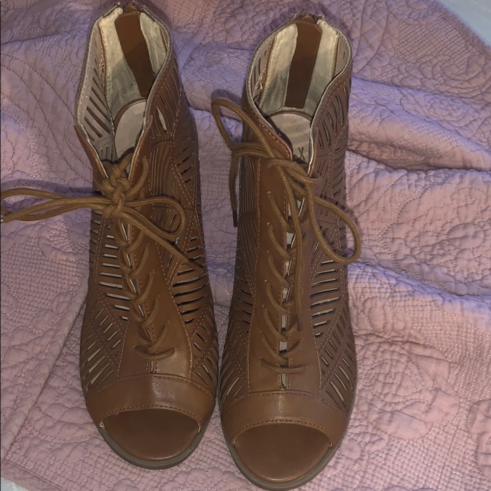 Mix no 6 lace up heels size 8.5